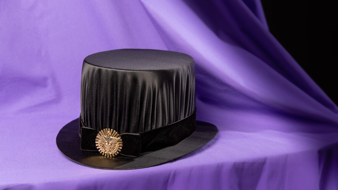 Tohtorinhattu kauppatieteet 4