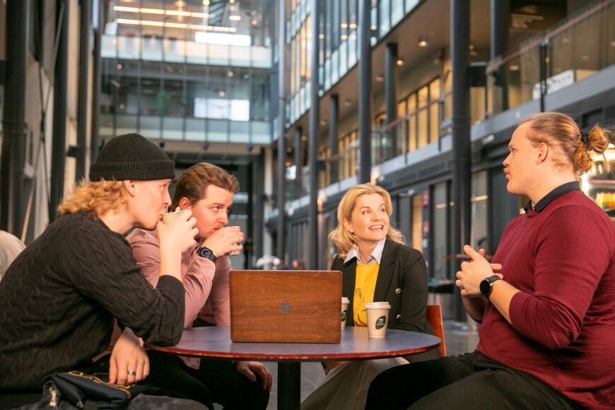 Ryhmätyöskentelyä