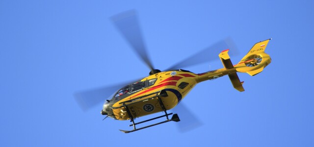 Kuvituskuva pelastushelikopterista lennossa. 