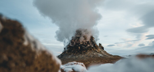 Savuava tulivuori Islannissa