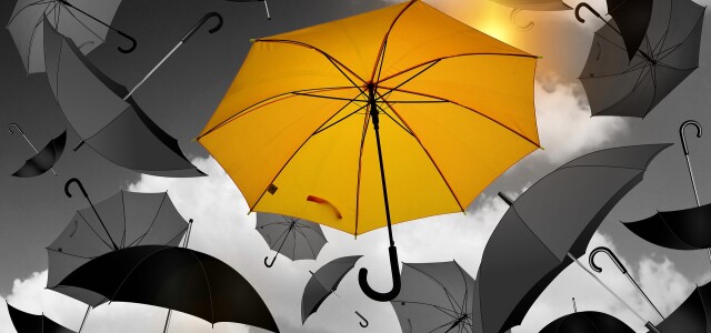 kuvituskuva, keltainen sateenvarjo harmaiden joukossa