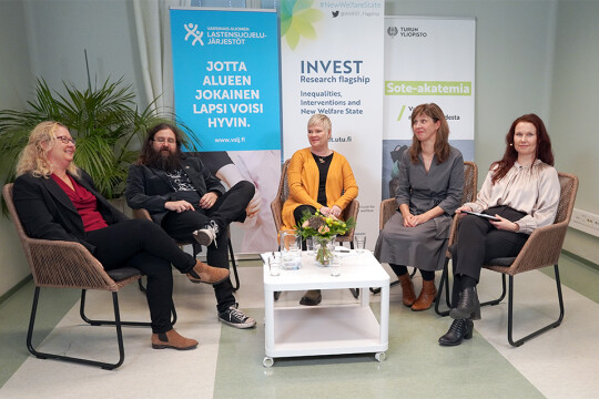 Lapsen oikeuksien päivän asiantuntijapaneeli, Milla Roos, Sami Luoto, Virpi Pöyhönen, Linnea Karlsson, Katja Keisala