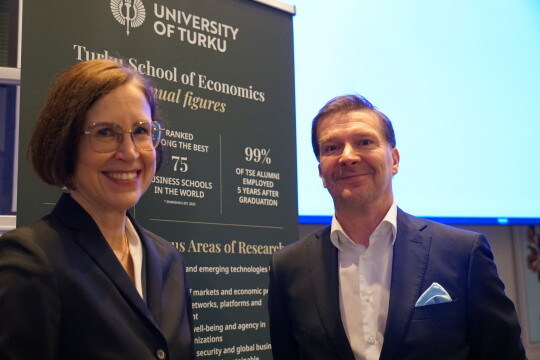 Kaisa Leiwo ja Markus Granlund kauppakorkeakoululla