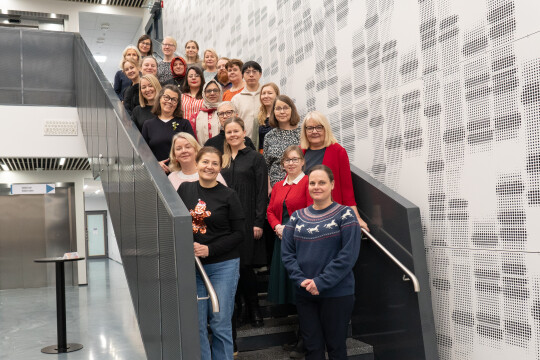 Hoitotieteen henkilökuntaa Medisiinan portaikossa