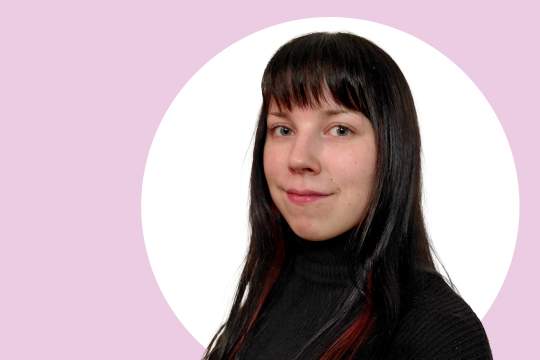 Emilia Mäkinen lähikuvassa.