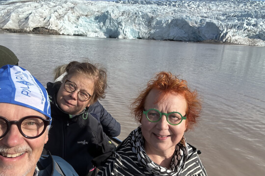 Tutkijat Kari Saikkonen, Riitta Nissinen ja Marjo Helander tutkimusmatkalla Huippuvuorilla