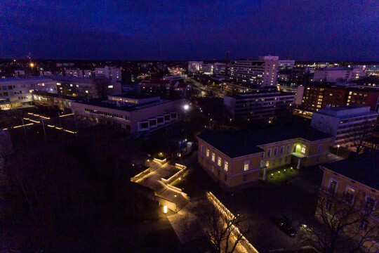 Ilmakuva Yliopistonmäeltä, uusien valojen testaus helmikuun lopussa 2020.