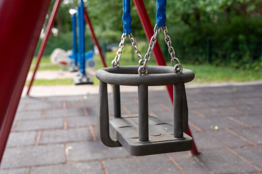 UUTISKUVA lapset keinu 3