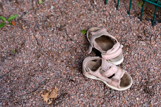 UUTISKUVA lapset kengat 1