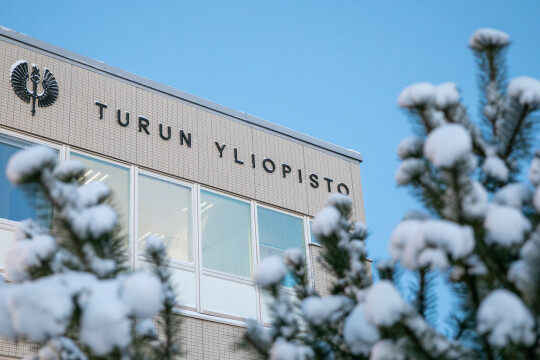 UUTISKUVA paarakennus talviaamuna 1