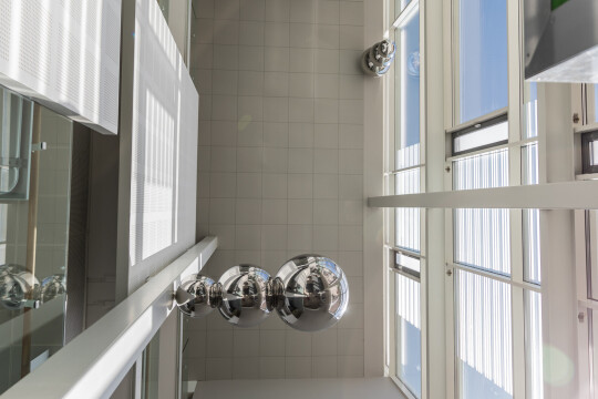 UUTISKUVA publicum sisatila