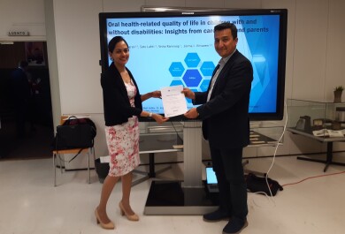 Ramaa Lalita Balkaran receiving the award from Ulvi Gürsoy