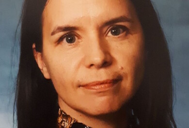 Elina Nikula lähikuvassa.