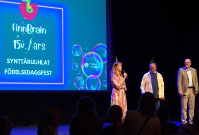Linnea Karlsson, Hasse Karlsson ja Tony Jäntti FinnBrain kohorttitutkimuksen 15-v syntymäpäivillä.