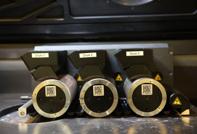 The recoater has three round powder-delivery drums.