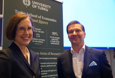 Kaisa Leiwo ja Markus Granlund kauppakorkeakoululla