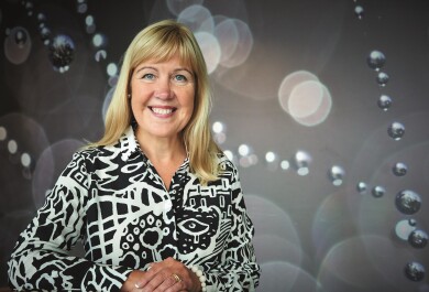 Henkilökuva Riitta Lahesmaasta.