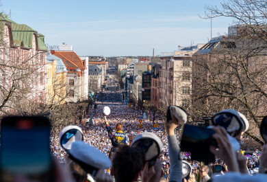 Lakitustilaisuus vappuna Puolalanmäellä