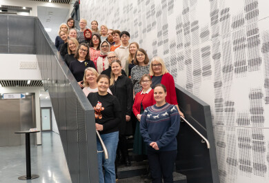 Hoitotieteen henkilökuntaa Medisiinan portaikossa