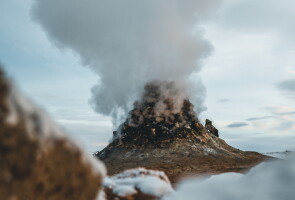 Savuava tulivuori Islannissa