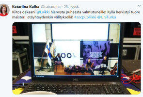 etäyhteydellä yhteiskuntatieteellisen tiedekunnan publiikkiin osallistuneen Katariina Kulhan twitterviesti kiittää valmistujaisjuhlasta