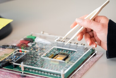 Lähikuva memristorista.