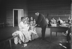 Rokotustilaisuus 1890-luvun lopulla, isorokkorokotekampanja