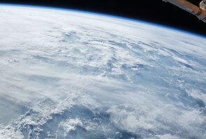 kuvituskuvassa satelliitti avaruudessa maapallon yllä