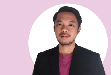 A photo of Arka Yanitama with pink and white background.