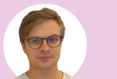 Hans Bergman lähikuvassa, taustalla vaaleanpunaista ja valkoista.