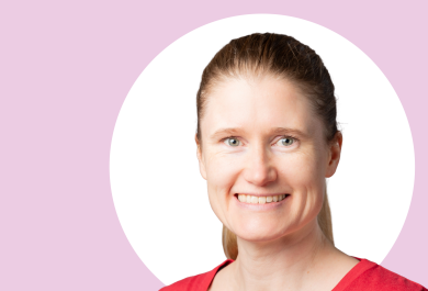 Mirkka Danielsbacka lähikuvassa.