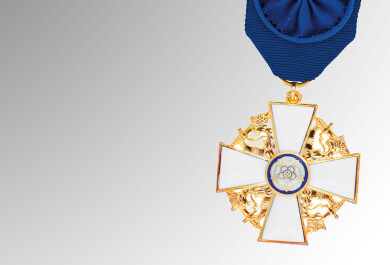 Kuvass Suomen Valkoisen Ruusun I luokan ritarimerkki (SVR R I)