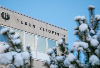 UUTISKUVA paarakennus talviaamuna 1