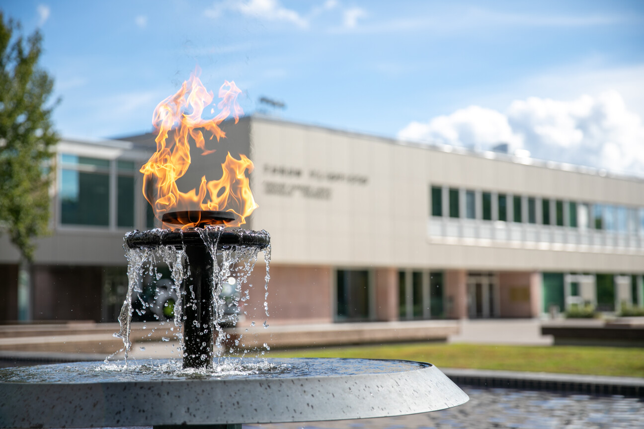 Suihkulähteet ja tulet sekä Turun yliopiston päärakennus