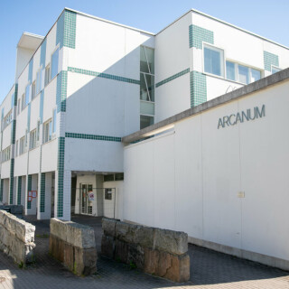 Arcanum-rakennus kesällä